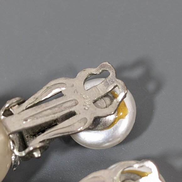 Vintage Japan White Faux Pearl Round Drop Clip On Earrings - Picture 6 of 7